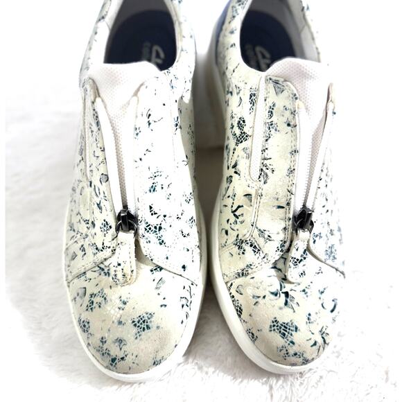 Clarks Collection Floral Leather Slip-on Size 10 Womens Casual Zip Loafer - Picture 3 of 6